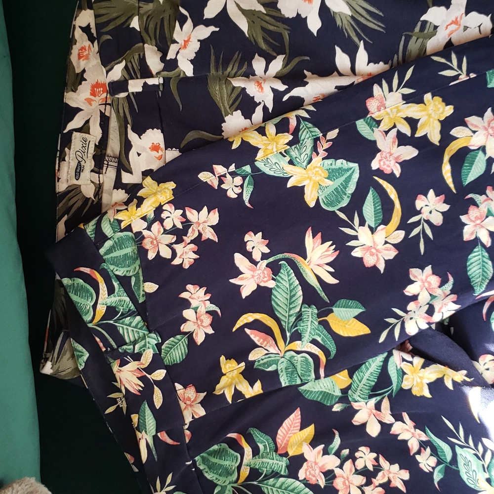 Bundle Old Navy Patterned Pixie Pants - image 2